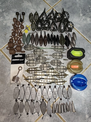100+ buc. diverse momitoare si plumbi, pentru pescuit