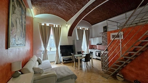 Proprietar, vand apartament central cu loc parcare in curtea interioara