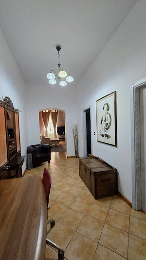 Proprietar, vand apartament central cu loc parcare in curtea interioara - imagine 2