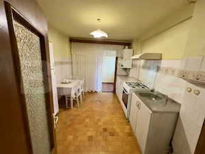 Apartament 3 camere decomandat, 76 mp, 2 băi, balcon, etaj 2 – Cugir  - imagine 4