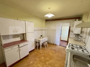 Apartament 3 camere decomandat, 76 mp, 2 băi, balcon, etaj 2 – Cugir  - imagine 9