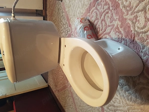 Vas wc cu bazin ceramic 