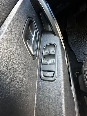 An 2019 , Dacia Duster pe benzina  1.3 - imagine 11