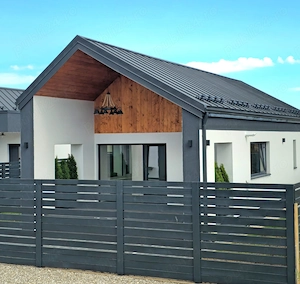 Casa Moderna Stil Nordic, 3 Camere pe Parter, Living Generos, Terasa Acoperita si Curte Proprie 