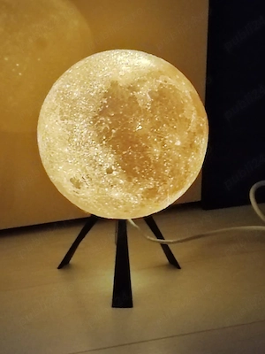 Vând lampă in formă de lună 