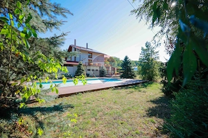 Pensiune cu restaurant, piscină, teren de 4.433 mp - Hidișelul de Sus - imagine 3