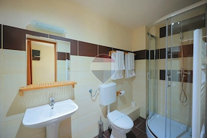 Pensiune cu restaurant, piscină, teren de 4.433 mp - Hidișelul de Sus - imagine 18