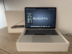 Macbook pro 13 inch impecabil (54 cicluri de incarcare)