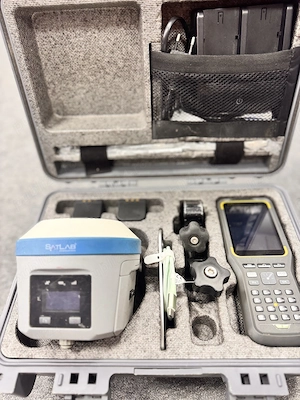 Echipamente topografice pentru măsurători De vânzare   receptor GNSS SATLAB TR7   stare foarte bună