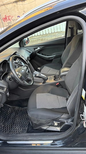 Vând Ford Focus Combi Titanium, Negru, motor de 140 CP - imagine 5