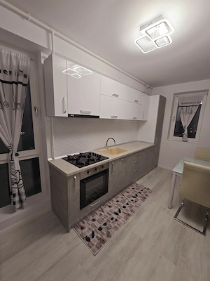 Închiriez apartament 2 camere - imagine 2