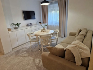 Apartament decomandat, etajul 2 din 4, clasa energetica A, zona Amaradia