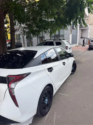 Toyota Prius Hybrid 2018 - imagine 3