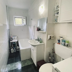 Apartament 2 camere etaj 1 , balcon, Rogerius - imagine 9
