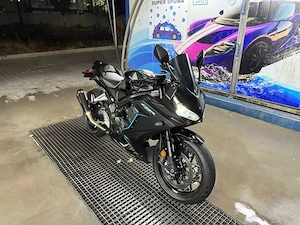 Vând Honda CBR 650R, model 2023