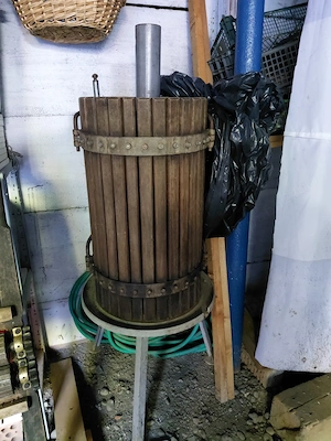 Vând teasc și storcător struguri