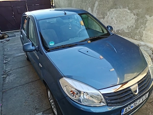 Vând Dacia sandero 1,6 benzină 
