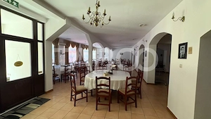 Pensiune de vanzare 36 camere restaurant terasa piscina in Rasinari