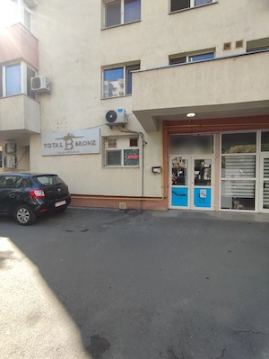 Spatiu comercial cu chirias, 53mp, stradal, zona Bl. Chisinau