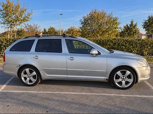 Vand Skoda Octavia Combi, 2010, 378.000 km, cutie manuala, senzori parcare - imagine 4