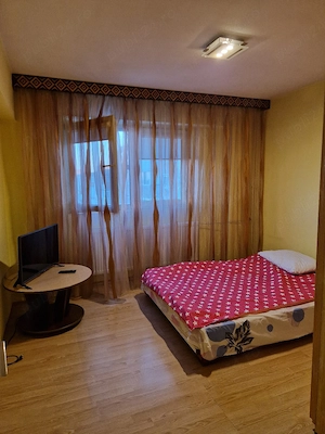 Ap. de închiriat Bdul. Bucuresti 2  cam. decomandat - imagine 2