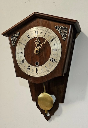 Ceas de perete cu pendula miniatura