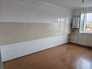 Apartament  3 camere la 3 minute de Promenada Mall - imagine 2