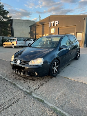 Vând golf 5 1.6 FSI 