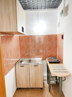 BLASCOVICI - 1 CAM  - MOBILAT - UTILAT - ZONA LINISTITA