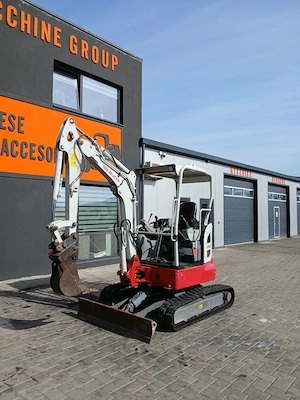 Miniexcavator Takeuchi 2500 kg an 2022