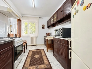 Garaj sub bloc pe CF. ETAJ 1. 3 balcoane. 2 Bai. PLAVAT II