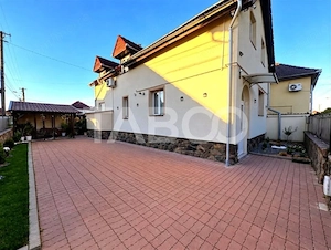 Casa individuala de vanzare cu 2 fronturi stradale zona Tiglari Sibiu