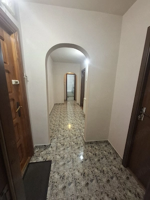 Proprietar   De vânzare apartament cu 2 camere decomandat parter, în Târgoviște  - imagine 9