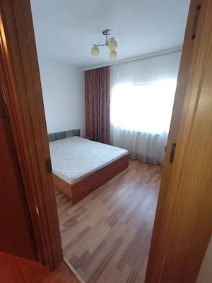 Apartament cu 2 camere, etaj 1 Zona Scoala 11 - imagine 2