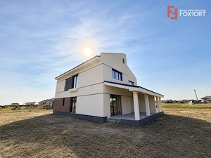 Duplex despartit prin camera tehnica, la cheie, 5 camere, in Sanandrei