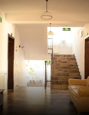 IMOBIL DE ÎNCHIRIAT, TEREN 2.000 MP, 17 CAMERE, MOIECIU DE JOS - imagine 4