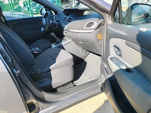 Renault Scenic 1.5 dCi Expression, 2011, Monovolum, Diesel - imagine 18