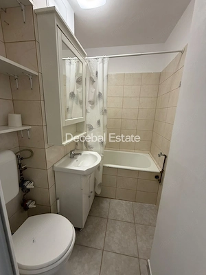 2 camere decomandat 2 min  Metrou 1 Decembrie et 2 renovat an 1977 - imagine 8