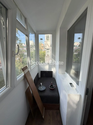 2 camere decomandat 2 min  Metrou 1 Decembrie et 2 renovat an 1977 - imagine 7