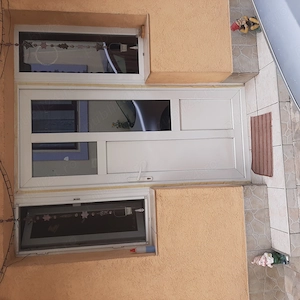 Uşă termopan cu două geamuri