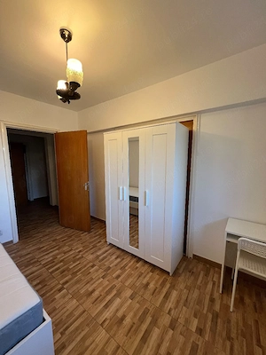 Camera de închiriat confortul unui apartament, atmosfera unui cămin de fete 200 m de metrou 