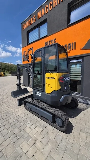 Miniexcavator ECR 25 an 2020 - imagine 7