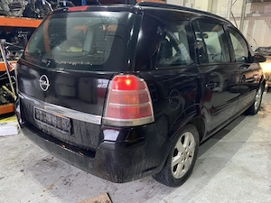 Dezmembrez Opel zafira b - imagine 4