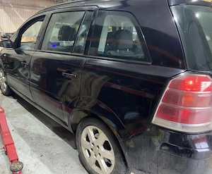 Dezmembrez Opel zafira b - imagine 3