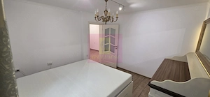 Apartament cu 2 camere, spatiu comercial – Campina, central - imagine 3