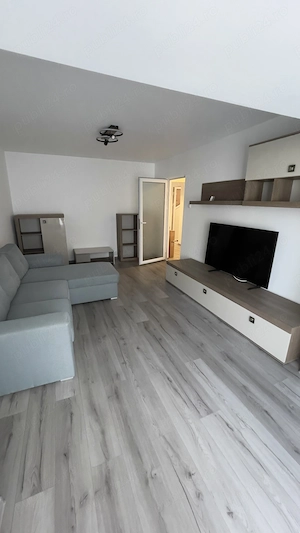 Apartament cu 3 camere, 75 mp, zona Centrala - imagine 2
