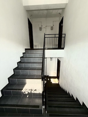 Apartament cu 3 camere, 107 mp construiți  utili 77.01mp , situat într-un cartier rezidențial  - imagine 2