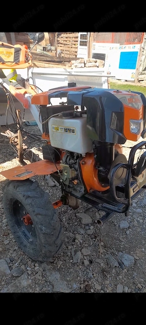Vand motocultor  de 11 cai