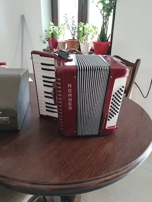 Acordeon Hohner Student lV N 40 bași+ 3 Registre Pentru Copii,ca Nou Estetic Și Funcțional