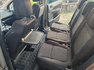 Peugeot 5008 1.6 Hdi 114 cp Euro V automat - imagine 8